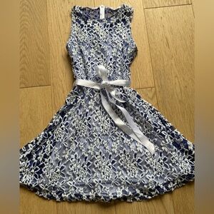 Un Deux Trois Girls Elegant Blue and White Floral Lace Dress - size 14 NWOT